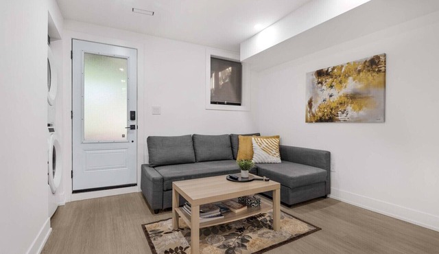 Chic Guest Suite in The Beaches