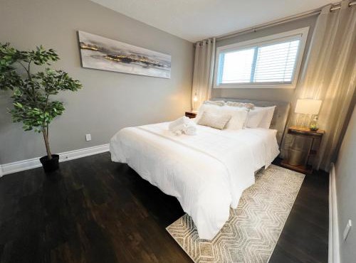 Chic Stay in Wortley – Walk to Downtown & Parks