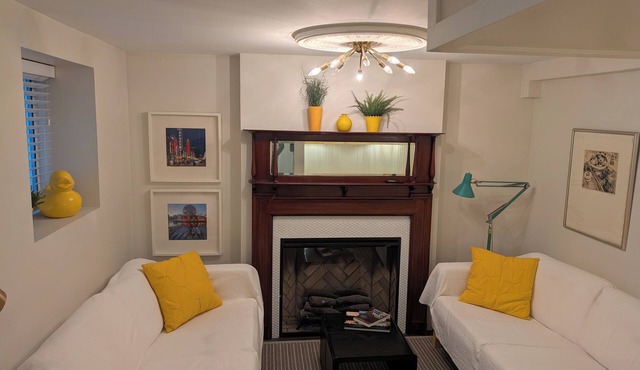 Chic Studio suite on Main St.: Explore Vancouver's vibrant culture & cuisine!