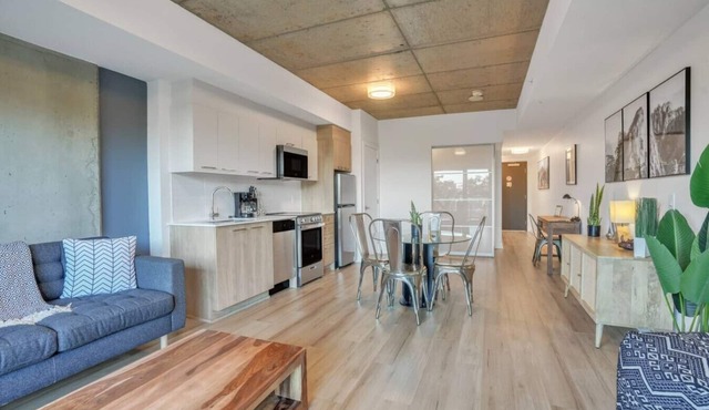 Chic Urban 1BR Apt with Skyline Views
