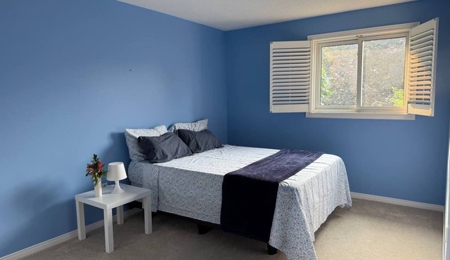 Clean Room, Great Location