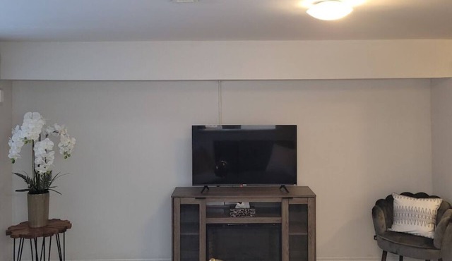 Close to parks and shopping! Located close to Highway 11