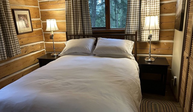 Cloud 99! Escape to Mayne Island! Grand views, Hot Tub, Peaceful, Pets Welcome!n
