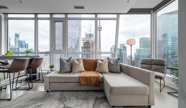 CN Tower Views Gym Hot Tub Prime Location