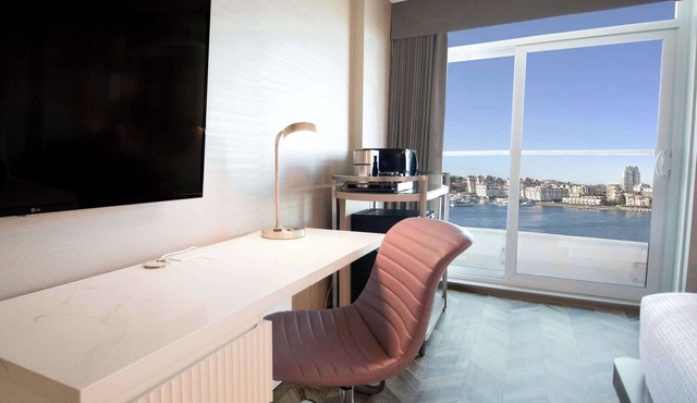 Coast Victoria Hotel & Marina by APA