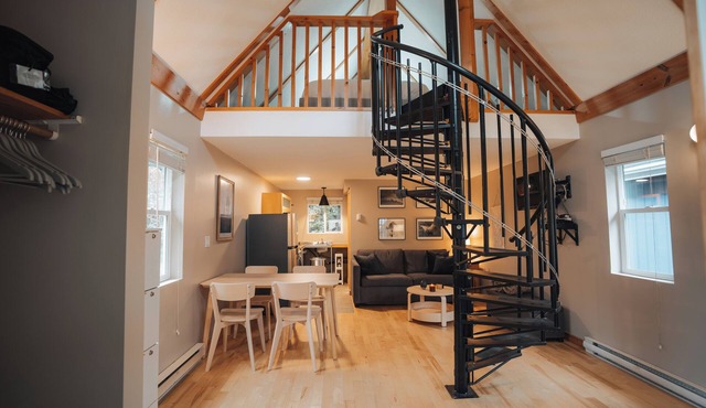 Coastal cabin- updated studio + loft