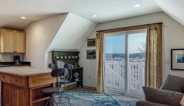 Coastal View 1 Bedroom Apartment with Private Balcony in Winter Harbor, Maine in Winter Harbor