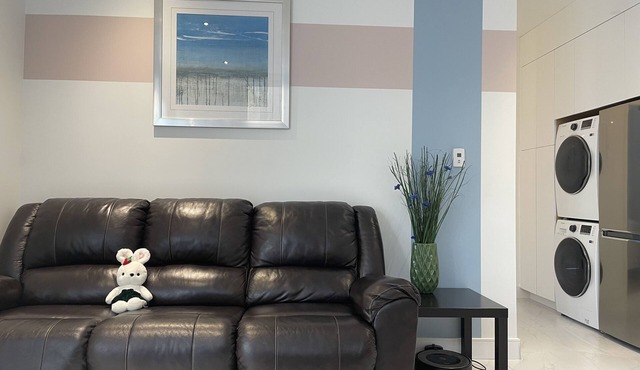 comfortable 1 bedroom unit — 15 min from the beach and UBC!