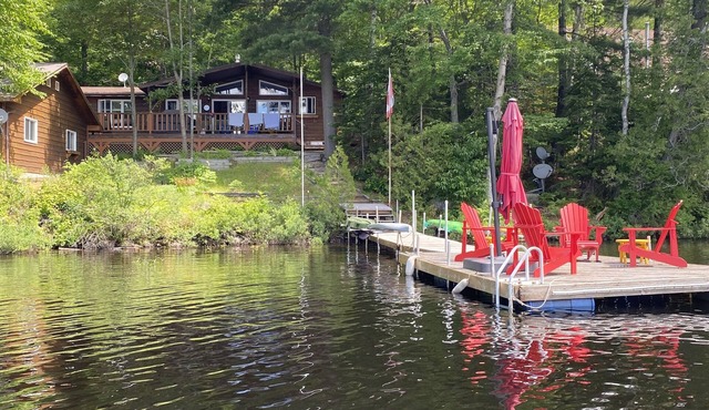 Comfy Muskoka cottage on a quiet bay for year round fun and relaxation