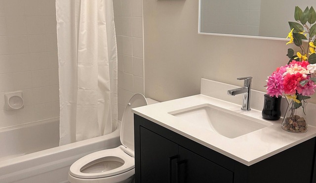 Comfy stay near 401, UofT Scarborough and Centennial