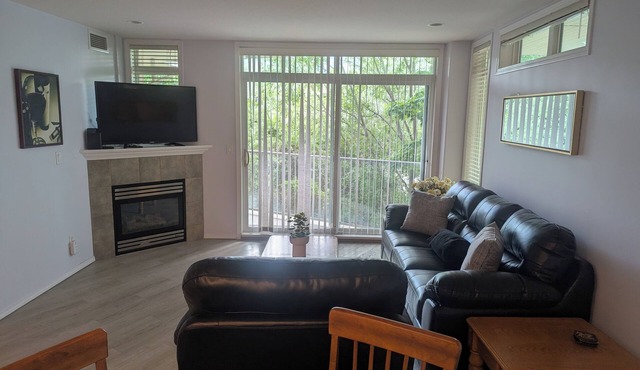 Condo By the Lake-DB204