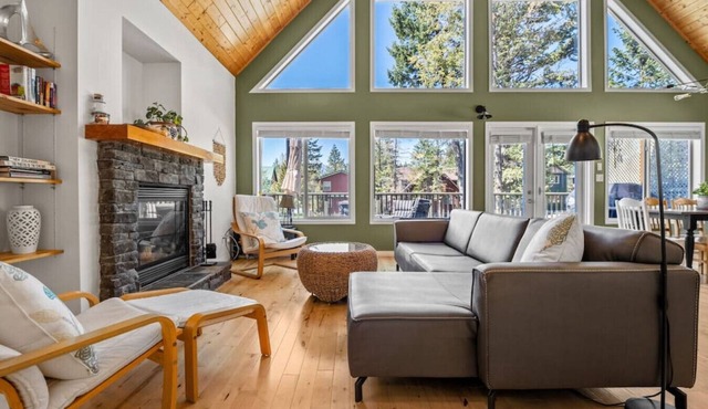 Conifer Cottage | Hot Tub | Peaceful | Foosball