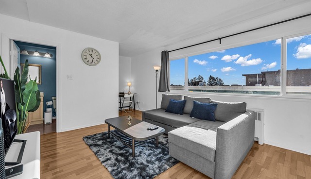 Contemporary one-bed condo conveniently located near YVR & downtown Vancouver.