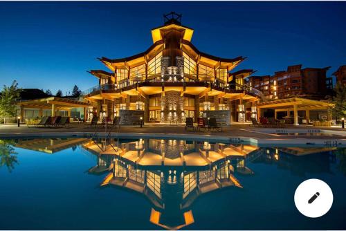 Copper Sky, West Kelowna