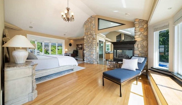 Coquitlam 5bed/3bath Luxury home + swimming pool