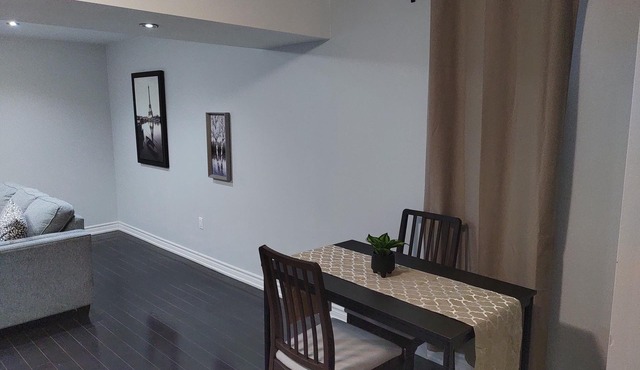 Cosy 1 bedroom basement apartment with separate entrance