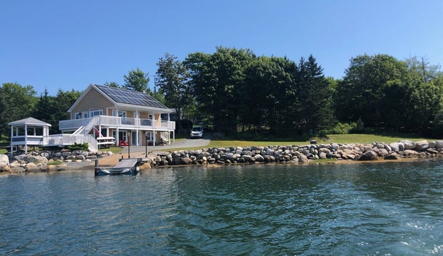Cottage Cove Oceanfront Retreat