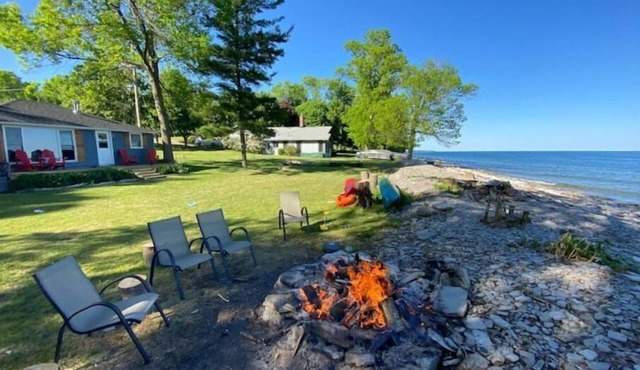County Beach House - right on South Bay with incredible Lake Ontario views