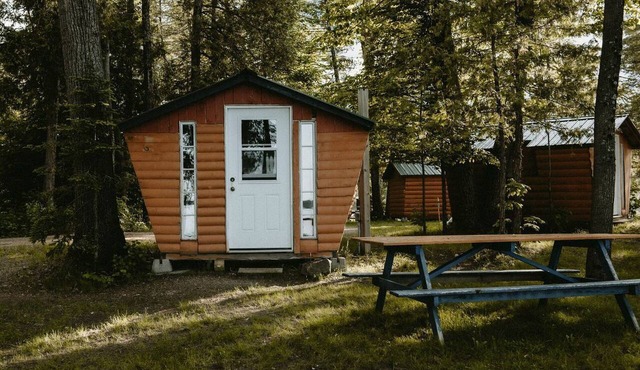 Couples Glamping Cabin for Nature Getaway on Golden Lake