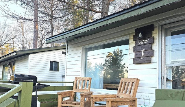 Coxy 1 bedroom w/a view of lake Mazinaw just 7KM from Bon Echo Provincial Park
