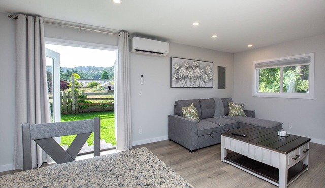 Cozy 1-Bedroom Retreat in the Heart of Langford
