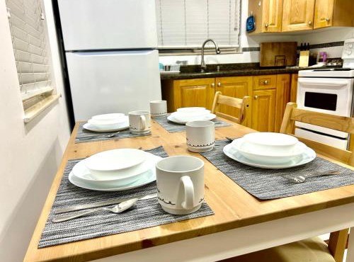 Cozy 2-bedroom Private Guest House in a convenient location