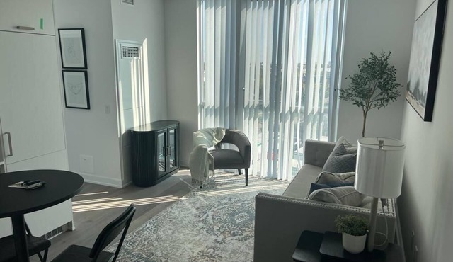 COZY 2 BEDROOMS ONE FULL BATH IN THE NEW DOWNTOWN VAUGHAN, MINS FROM SUBWAY