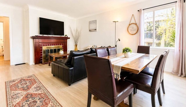Cozy 2BR, 1BA Retreat in Vibrant Vancouver