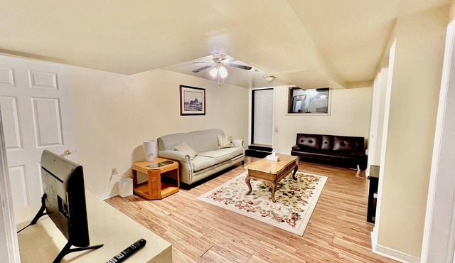Cozy 2BR Basement Apt in Newmarket