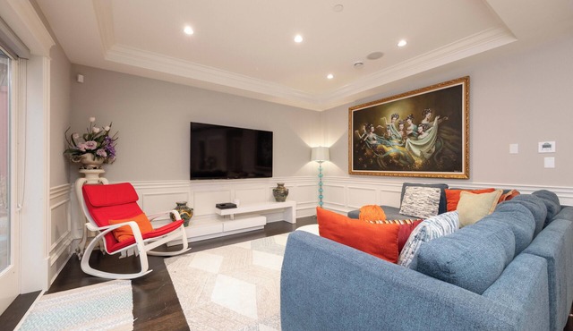 Cozy 2BR Dunbar Home near UBC & Kits Beach