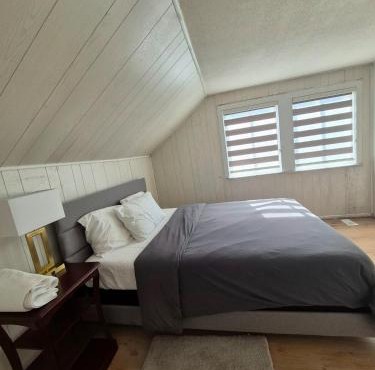 Cozy 3BR House Near Airport & Transit!