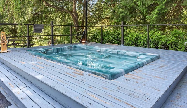 Cozy 5BR Farmhouse w/Pool, Hot Tub, Sauna & More!