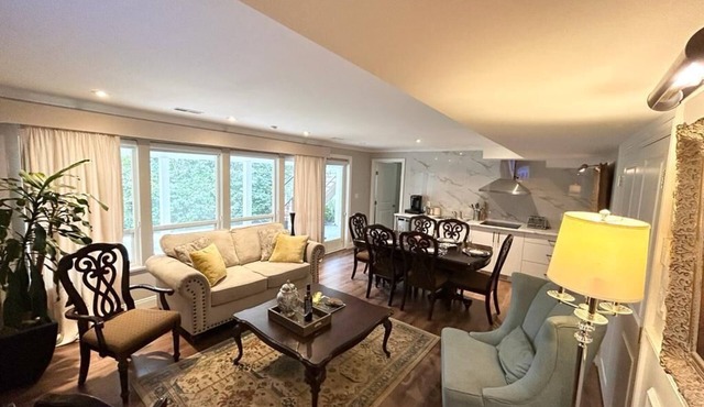 Cozy abode, lovely and bright