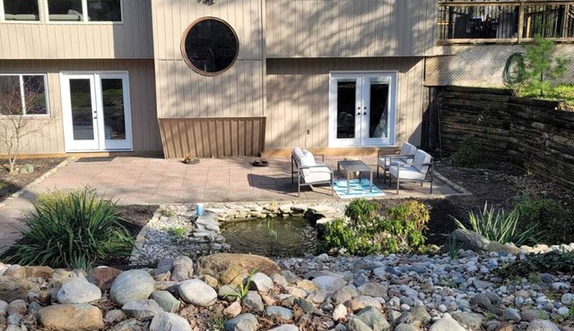 Cozy and Modern Cottage with hot tub and outdoor sauna