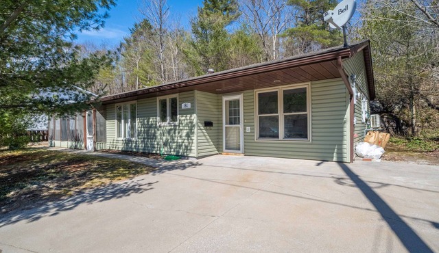 Cozy Bachelor unit 1 km from Georgian Bay!