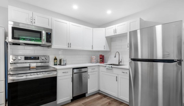 Cozy Bachelor unit 1 km from Georgian Bay!