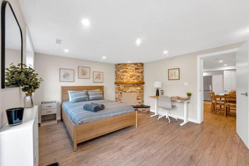 Cozy Basement 1BR with Parking and Workspace