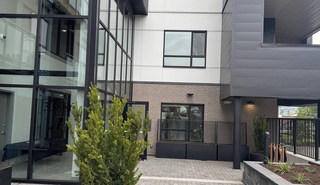 Cozy brand new 1 bedroom Condo , close to Hospital , UFV & downtown Abbotsford.