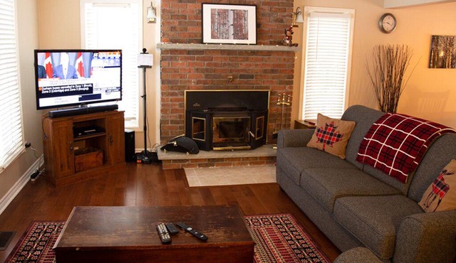 Cozy Bungalow - Sauna, Wood Stove, Close to Trails