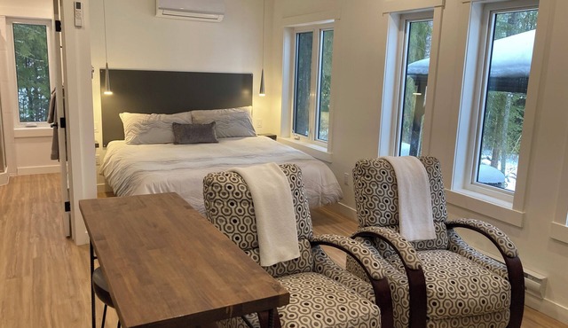 Cozy cabin in amazing Eagle Bay with WiFi and AC