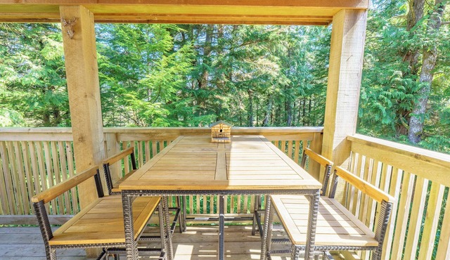 Cozy Cabin Near Wild Pacific Trail & Beaches! The Squid Shack
