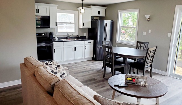COZY COASTAL COTTAGE