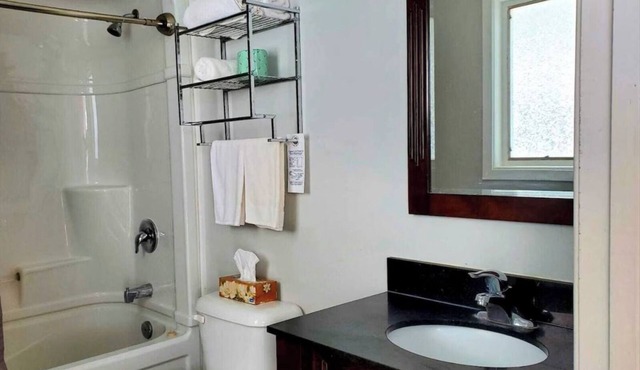 Cozy Comfort Double Room 08– Peninsula Motel, Minutes from Wiarton Waterfront