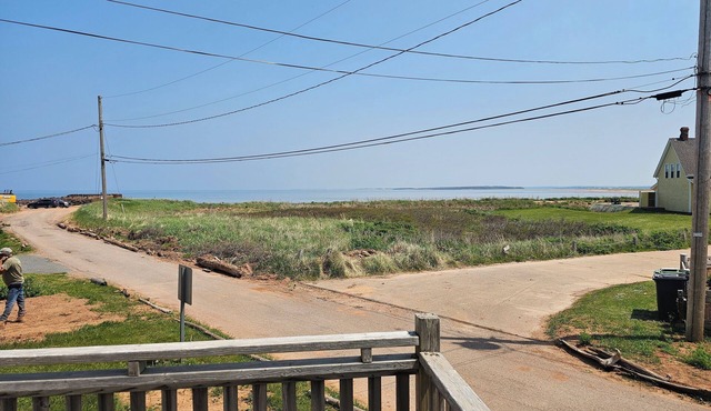 Cozy Cottage 50 meters from the Ocean