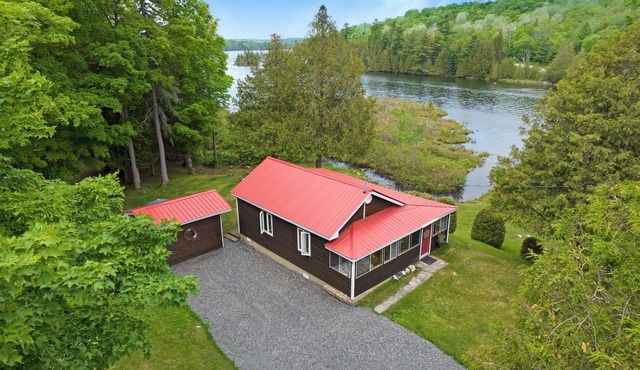 Cozy cottage on the lake
