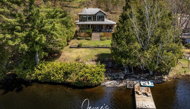 Cozy Cottage perfect for your Muskoka Getaway! Well Appointed! Sunsets!