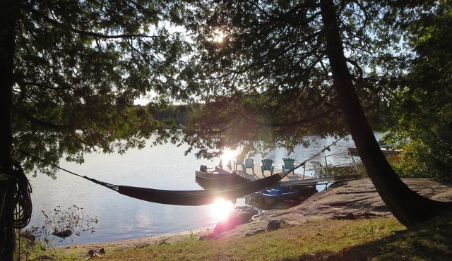 Cozy cottage retreat + Bunkie with the perfect western exposure waterfront