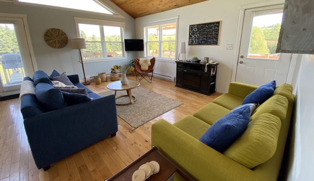Cozy Cottage With Water View, Kayaks & Hot Tub On The Stanley River