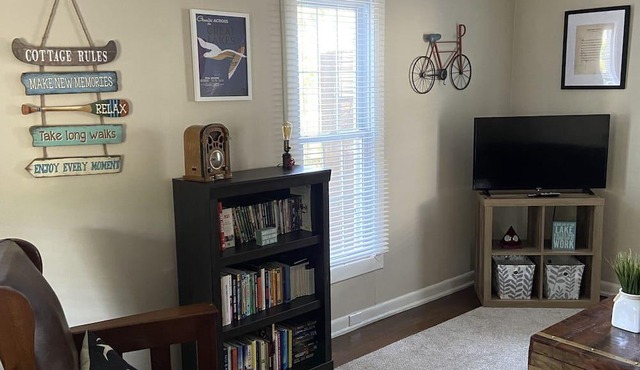 Cozy cottage within Sarnia Lambton in the heart of Brights Grove