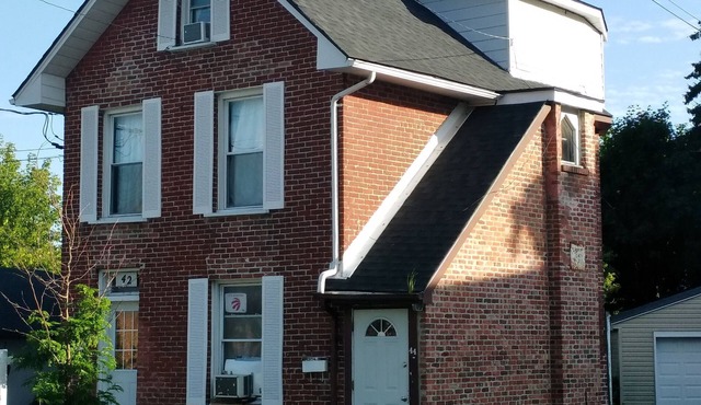 Cozy downtown one bedroom free parking
